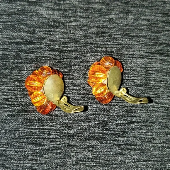 Vintage West Germany Amber Clip On Orange Faceted Beaded Cluster Flower Earrings - Picture 11 of 15